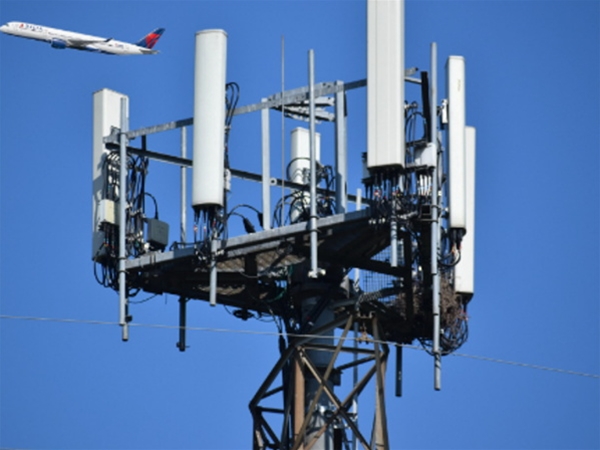 Signal transmitter bracket